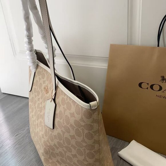 Coach Tote Bag - Picture 4 of 8